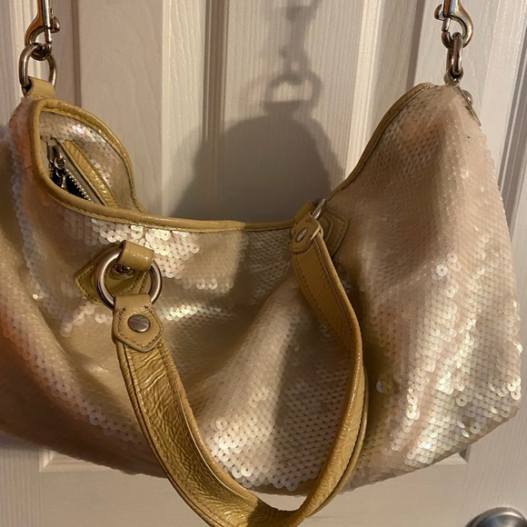 VINTAGE Rare Coach Opal Poppy Sequin Rocker bag with matching wristlet! - Picture 7 of 10